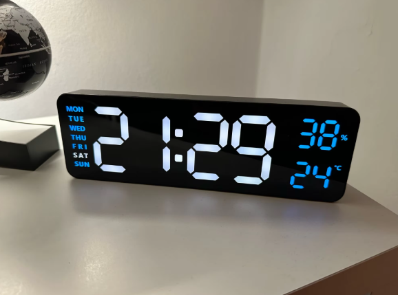 Moderne Digitale LED-Uhr – Mit Temperatur- & Luftfeuchtigkeitsanzeige